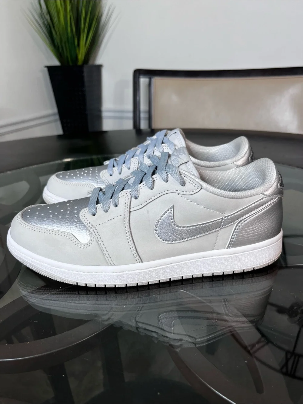 Nike Air Jordan 1 Retro Low OG Gray Metallic Silver Mens Sz 9.5